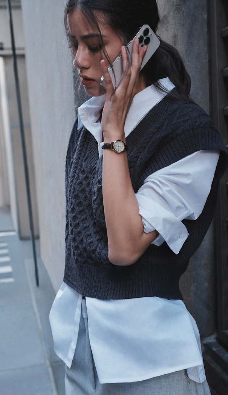 Babaton Aritzia Cable Knit V-Neck Cropped Sweater Vest Size S